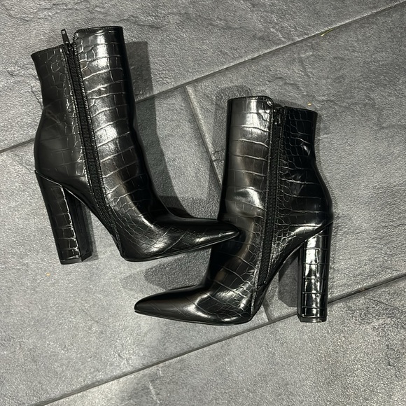 Boots 📍SOLD - Picture 3 of 3